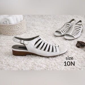Array white leather sandal Women's size 10N Strappy White Sandals
